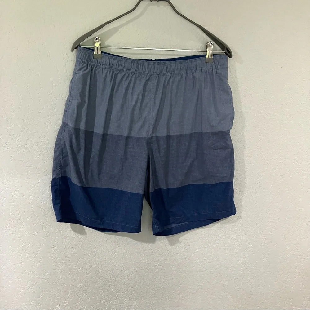 Kirkland size large Blue men’s swim trunks color block vacation